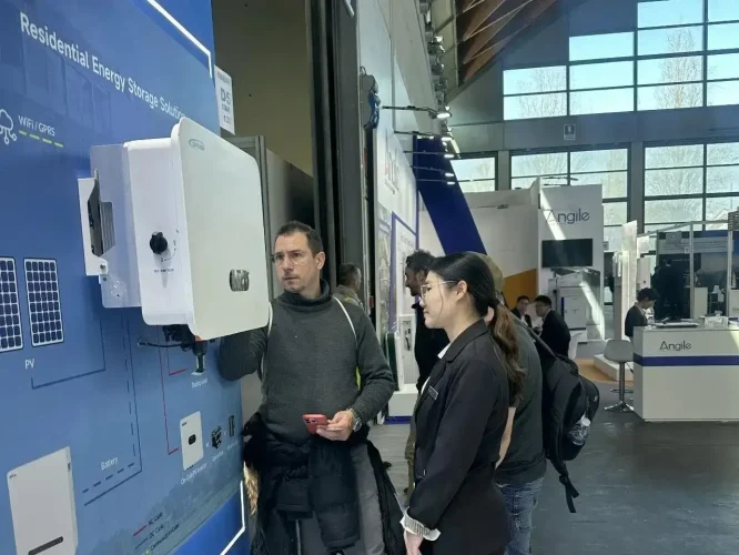EPEVER Showcases Innovative Solar Storage Solutions at Key Energy 2025-04